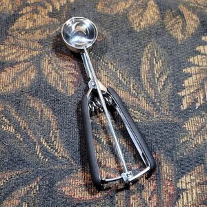 Stainless Steel Ice Cream/Cookie Scoop with Grips #40